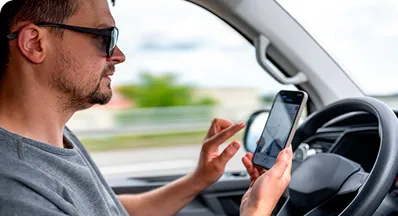 No utilices el celular mientras conduces